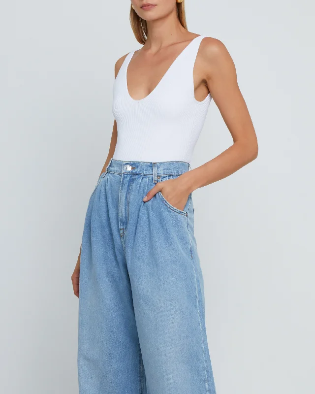 Amazing Deals Sculpting Knit V Tank