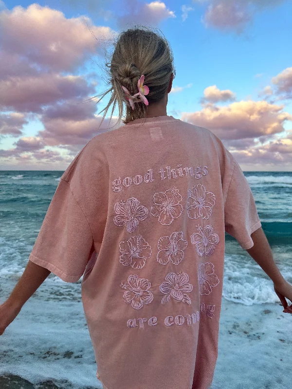 Super Deal Good Things Are Coming Embroider Flower Tee