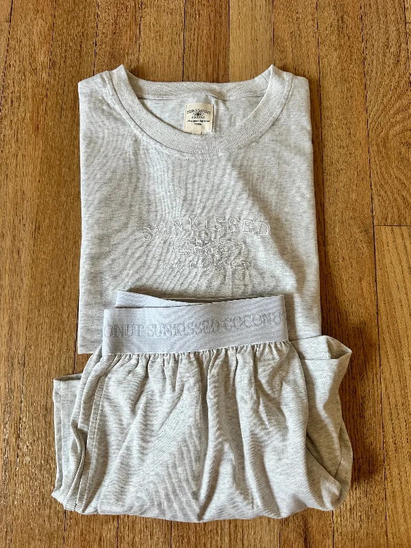 Weekend Discounts to Enjoy Pearl Grey Basic Watercolor Embroider Tee